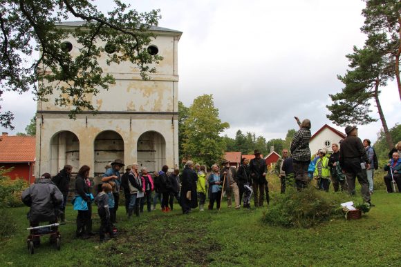 I Vällnora brukölls en natur och kulturalhistorisk guidning在Kulturarvsdagen av Knutby-Faringe-Bladákers hembygdsförening领导下。deltog约50人。收件人：Per-Erik Nyström（抄送：BY）